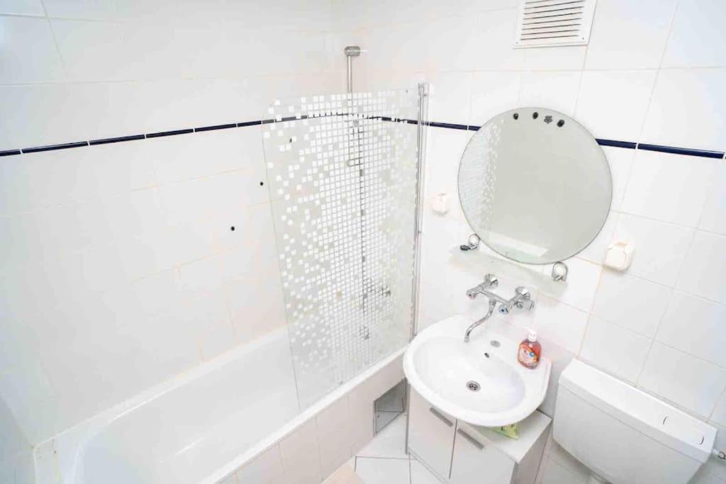 וינה Next To City Center Cozy Apartment מראה חיצוני תמונה